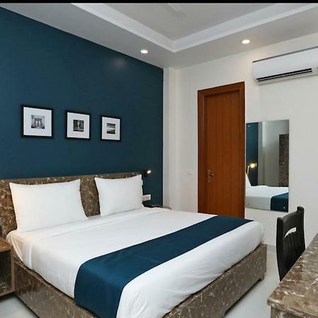 Hotel Galaxy Inn Gurgaon Exteriör bild