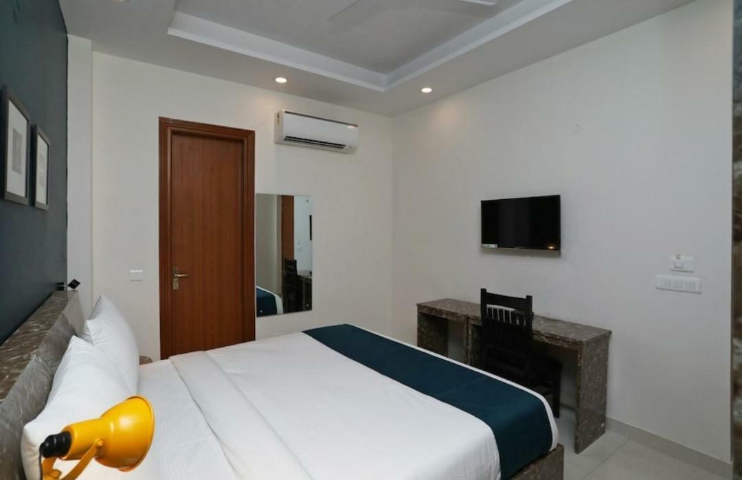 Hotel Galaxy Inn Gurgaon Exteriör bild
