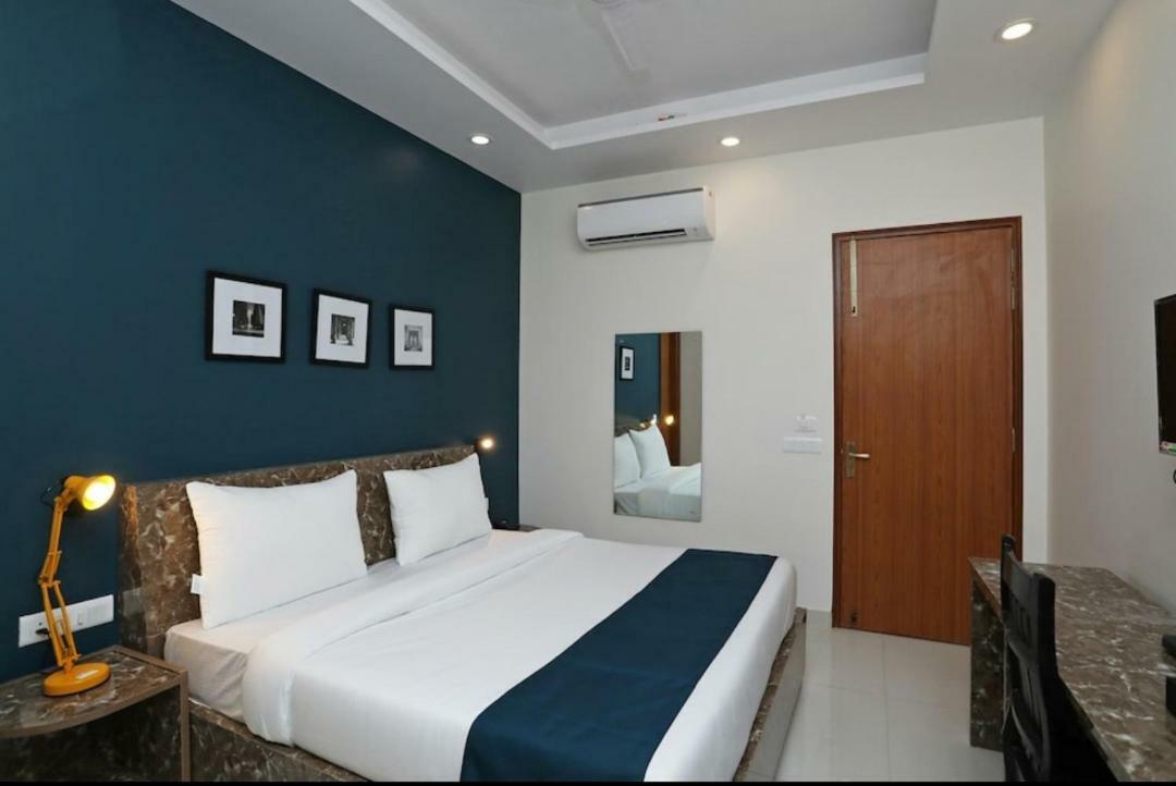 Hotel Galaxy Inn Gurgaon Exteriör bild
