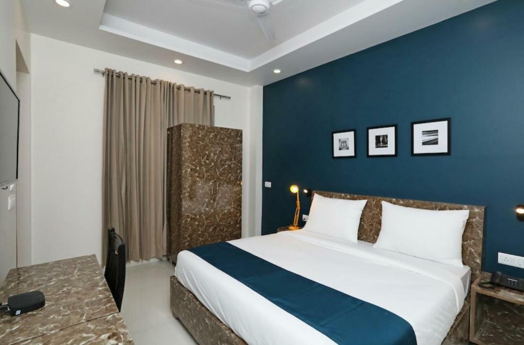 Hotel Galaxy Inn Gurgaon Exteriör bild