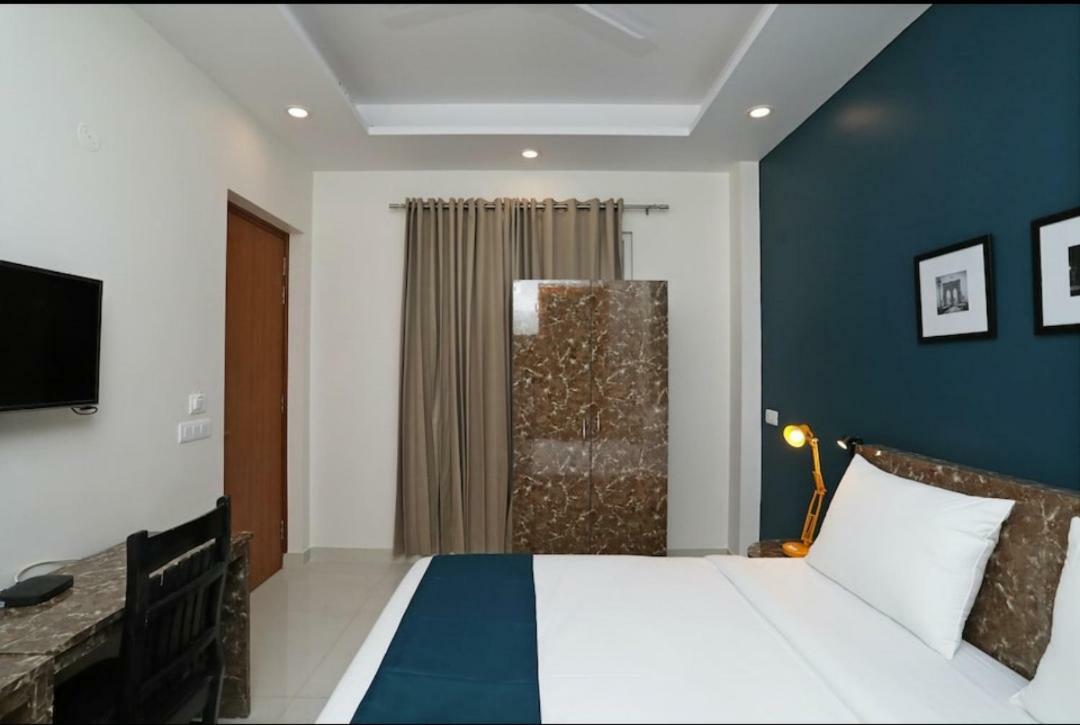 Hotel Galaxy Inn Gurgaon Exteriör bild