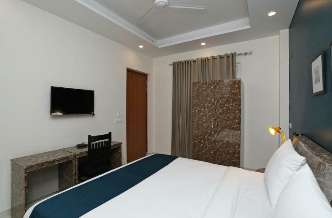 Hotel Galaxy Inn Gurgaon Exteriör bild
